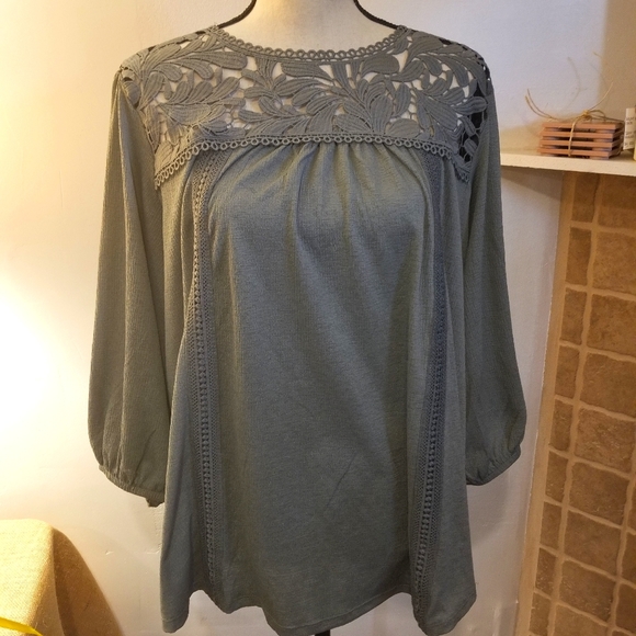 Almost Famous Tops - Green peasants blouse - 1x
